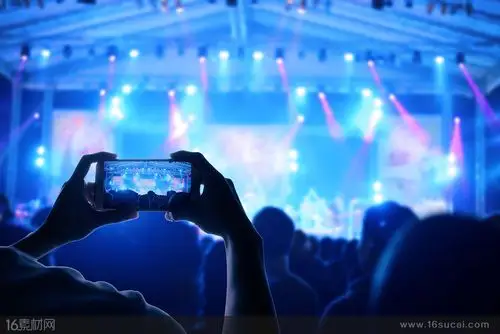 首页 高清图片 高清背景图片关键词:观众手拍摄照片舞台舞台灯光舞台