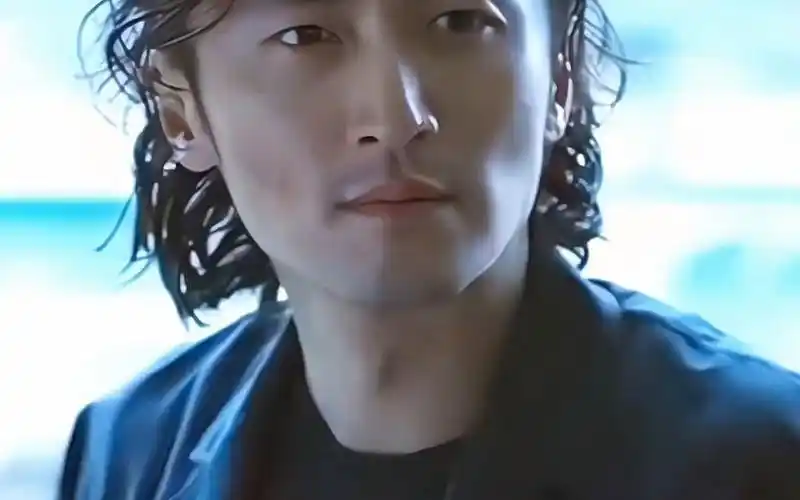 谢霆锋 这颜值估计也就只有我才能谓之匹敌