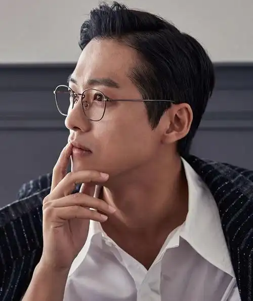 盘点九位帅气男神欧巴戴眼镜的样子戴上眼镜是不是更帅