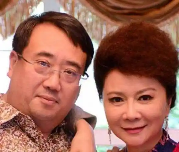 蔡明整整隐藏了33年的儿子,原来是熟悉的他,难怪身份一直不公开