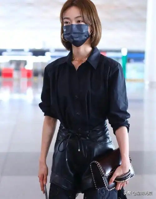 吴谨言现身机场好酷飒超黑look装扮秀纤细美腿