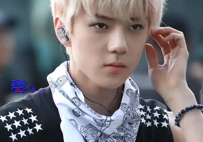 吴世勋的腰有多细照片吴世勋为什么叫小呜呜