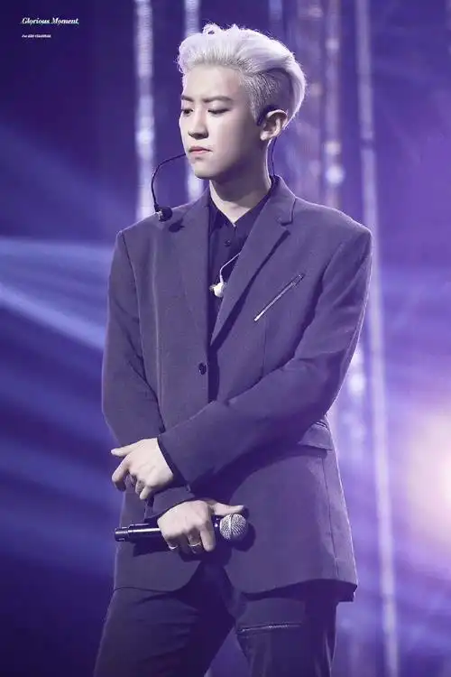 knock 开启时光机97白发,背头,侧剃几个关键词,让朴灿烈用荷尔蒙在