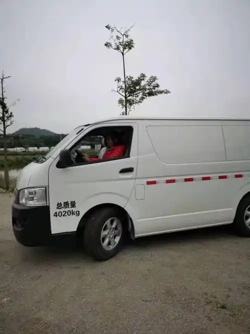 新能源拉货面包车