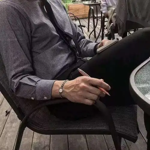 最新男西装头像