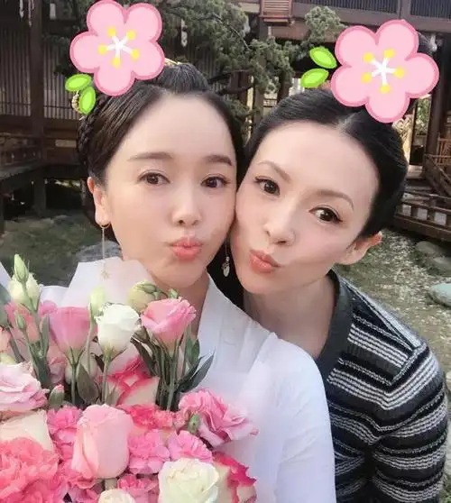 41岁章子怡演少女瞪眼嘟嘴卖萌三件套谢娜尬吹表演有层次