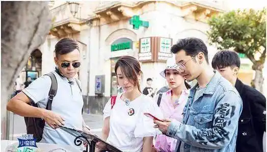 《中餐厅》:被黄晓明的"霸道"行为气坏了,差点气出个心肌梗塞_王俊凯