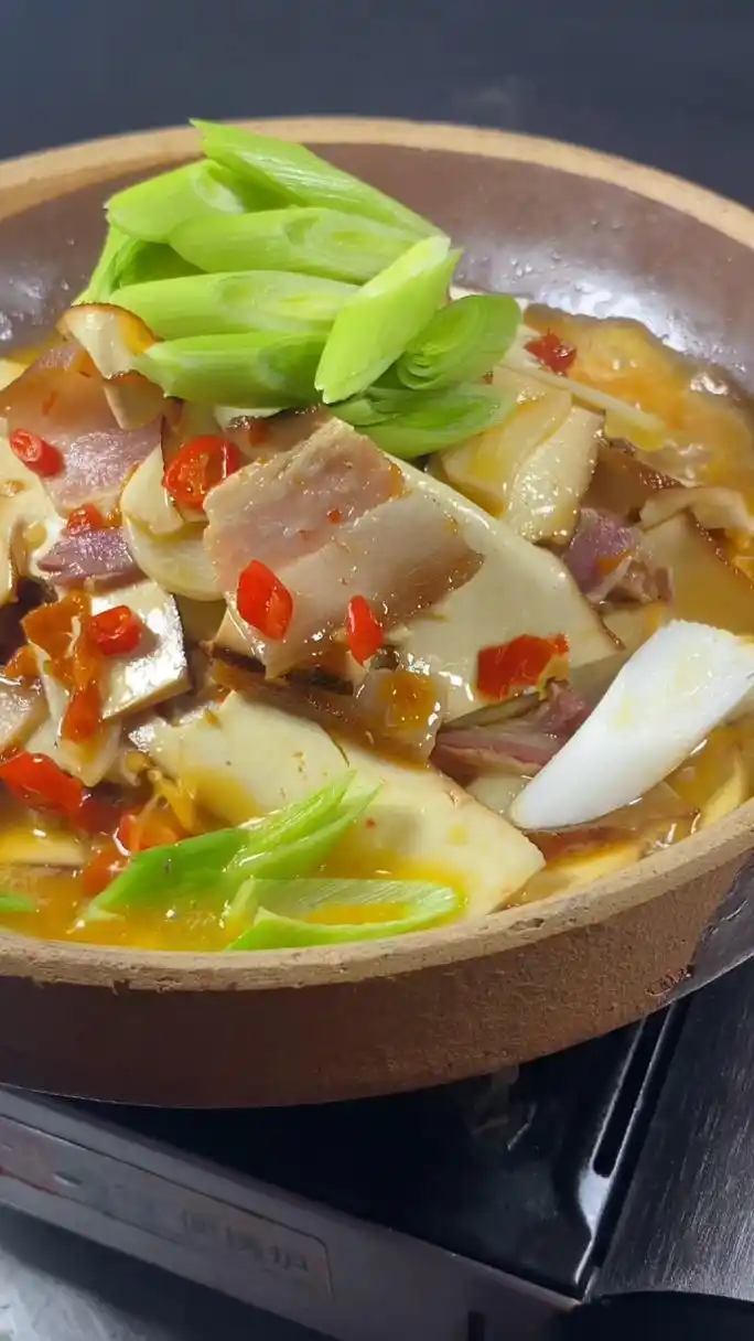 腊肉炖腊豆腐 地地道道的湘西老腊肉炖腊豆腐