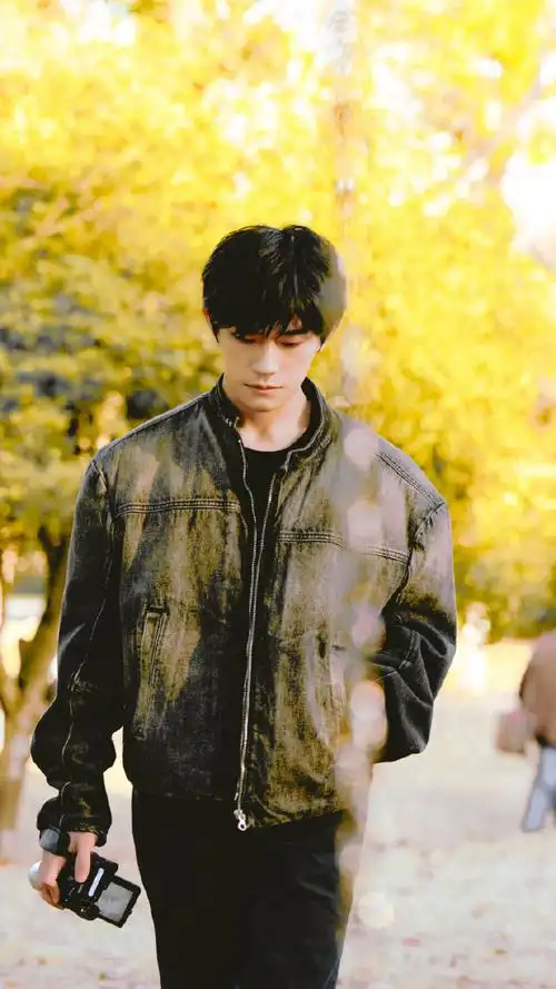 易烊千玺春日大片