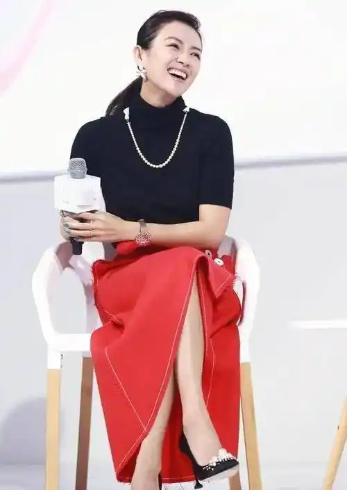 女明星章子怡的尖头高跟鞋_黑色_图片_多多点