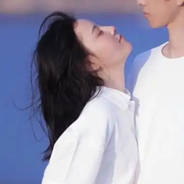 独一无二的情侣头像真人一人一半恩爱