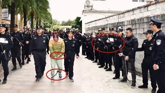 戴手铐脚镣"亮相"!实拍:广西特警持枪戒严 押解嫌犯指认现场