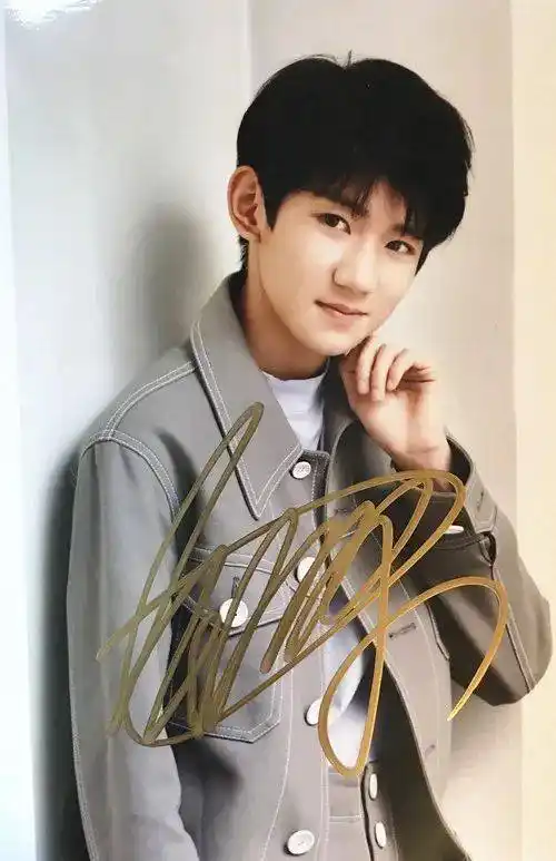 来一波王源高清签名照喜欢的小伙伴们记得收藏哦