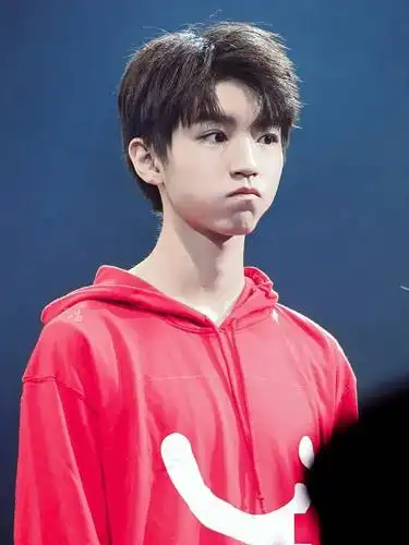 王俊凯嘟嘟嘴照片每一张都超级萌记得收藏哦