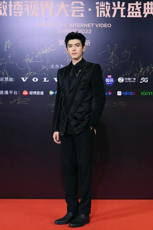 「比想像中高」的陆剧男星1:陈飞宇 188公分