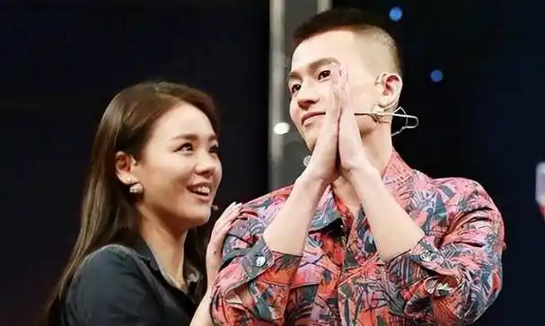 有种"整容"叫马思纯分手,前男友欧豪变化不大,她却像是换个人_外表