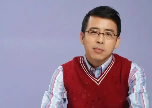 回顾包养女大学生口无遮拦被除名前央视主持人阿丘自毁前途