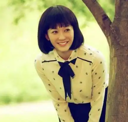 李小冉14岁旧照曝光30年容颜未变45岁依旧是冻龄女神