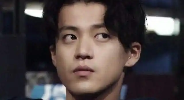 而小栗旬很多人看到他的时候是当年的《热血高校》随着对他的关注