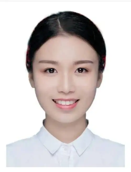 在这里小爱给大家推荐一个神器"证件照",不用去相馆自己也能照.