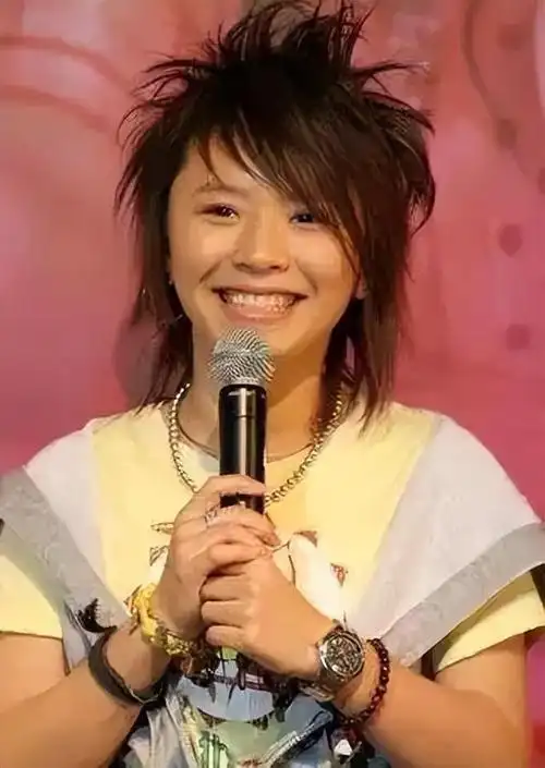 第一届超级女声,超级女声为什么改名快乐女声