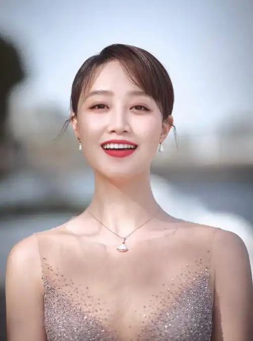 江铠同恋情被曝光,网友却反应冷淡,多段恋情让她成招黑体