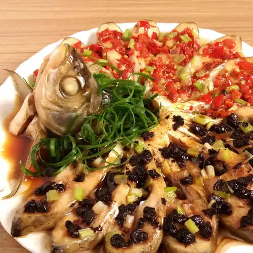 编辑孔雀开屏鱼可以说是受欢迎的一道宴客菜,造型漂亮看着让人更有