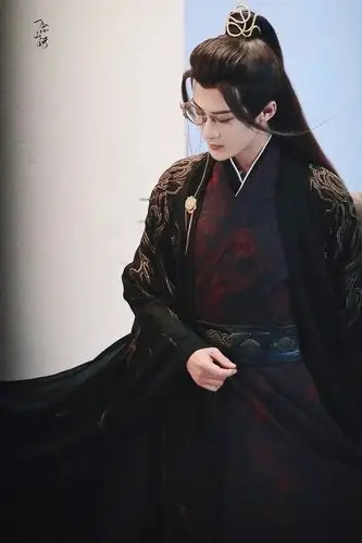 最近在看《杀破狼》小说,顾昀人设好好,演好了或许会小爆一把 我搜了