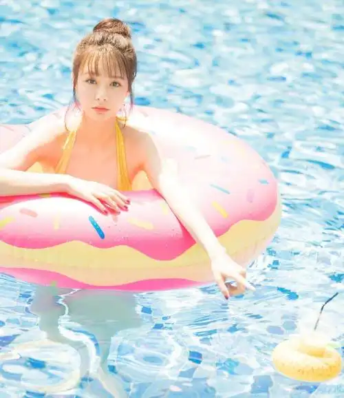 有种"发育过猛"叫沈梦辰,穿泳装清纯,难怪被杜海涛宠成小心肝