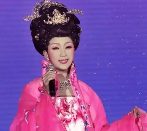 李玉刚被曝三婚娶乌克兰美女,两人还有个混血女儿?_婚姻_范小宁_妻子