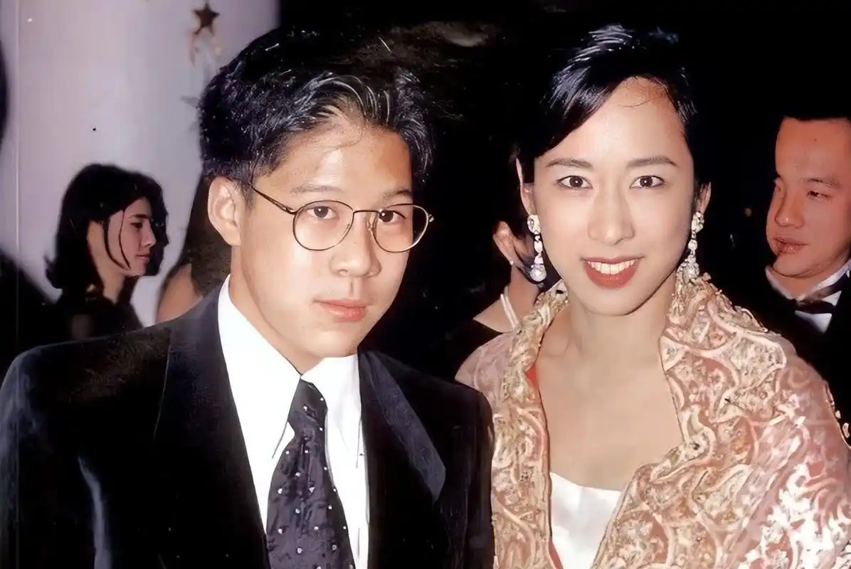 罗康瑞:60岁迎娶白月光朱玲玲,百亿家产和她共享,儿子反击解气