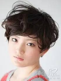 方脸短发发型女