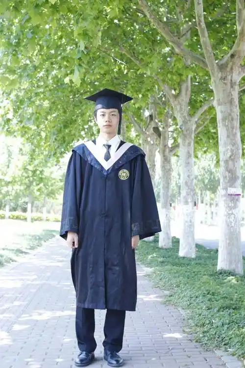 毕业季学位服穿搭指南