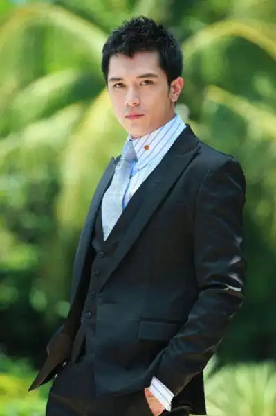 邱泽唐嫣《爱情睡醒了》演绎浪漫爱情(图)