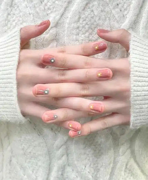 简单美甲图片最新款三款适合少女的美甲介绍