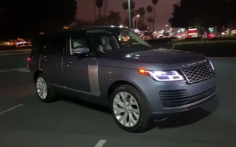 第一视角2021路虎揽胜p400hse夜晚试驾