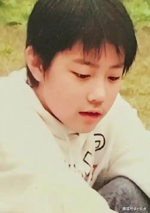 肖战儿是旧照被曝单眼皮变双