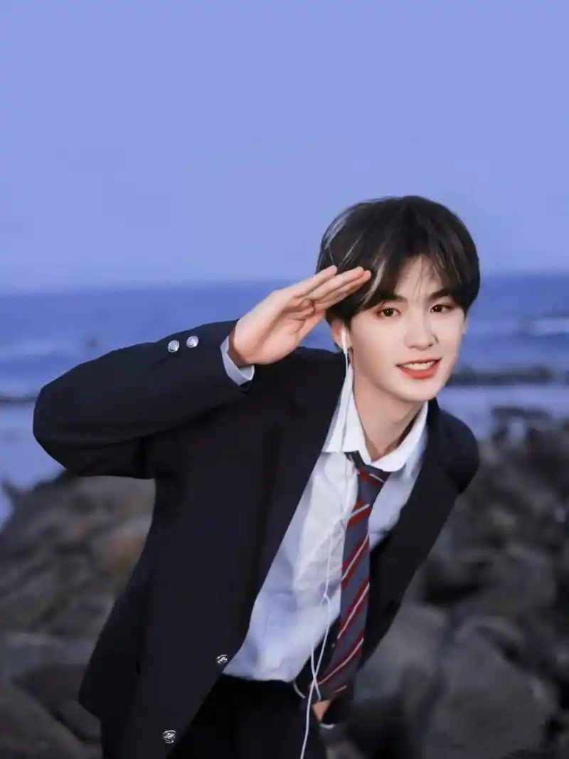 挑战一天了解一位明星--黄明昊 【基本介绍】 姓名:黄明昊(justin)