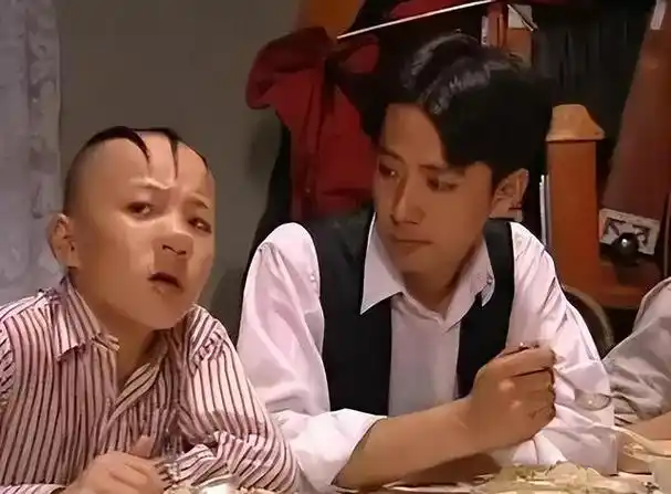 "尔豪"高鑫,为照顾受伤的女友错过事业红火期,婚后幸福恩爱