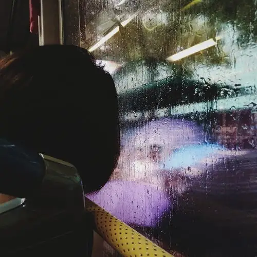 开始喜欢下雨天