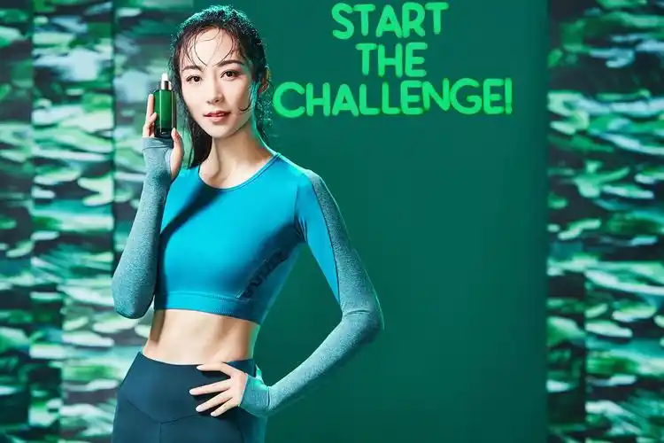 韩雪化身顶级护肤品牌大使 运动风宣传照尽显活力