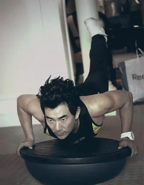 任贤齐曾为戏疯狂增肥,仅用一个月减重34斤,表示主要方法有2点