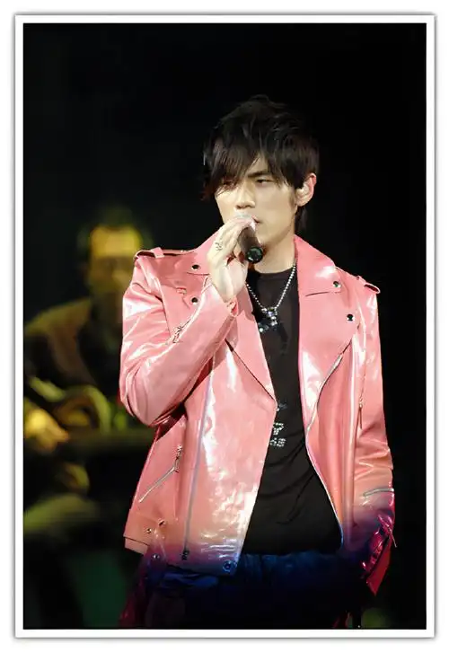 周杰伦超话一波周杰伦无与伦比演唱会的经典造型!