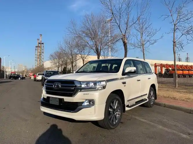 2020款丰田酷路泽5700黄金周首选越野车