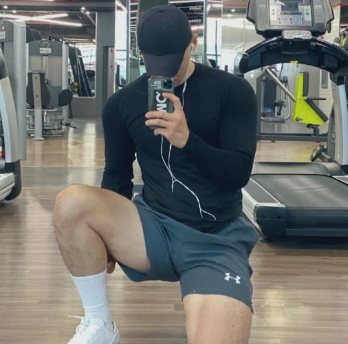 健身潮流的盛行,越来越多的男生都加入了健身行列,希望练出完美的身材