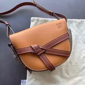 loewe 罗意威 gate 中号 马鞍包 焦糖色 尺寸26