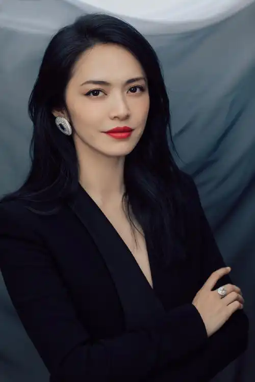 简介:姚晨黑色西服优雅性感图片,分享一组姚晨图片给大家,图中的明星