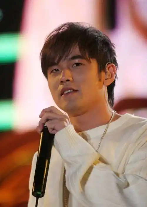 有一种青春叫周杰伦出道多年获奖无数成名后不忘初衷值得学习