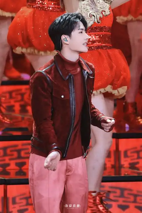 【王一博】2021.02.11央视春节联欢晚会 - 堆糖,美图壁纸兴趣社区