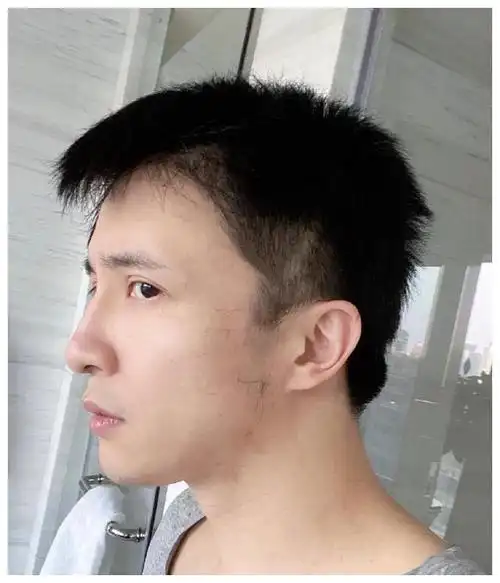 鬓角几乎被理秃,网友们纷纷表示薛之谦这个失败的发型可能会把造型师